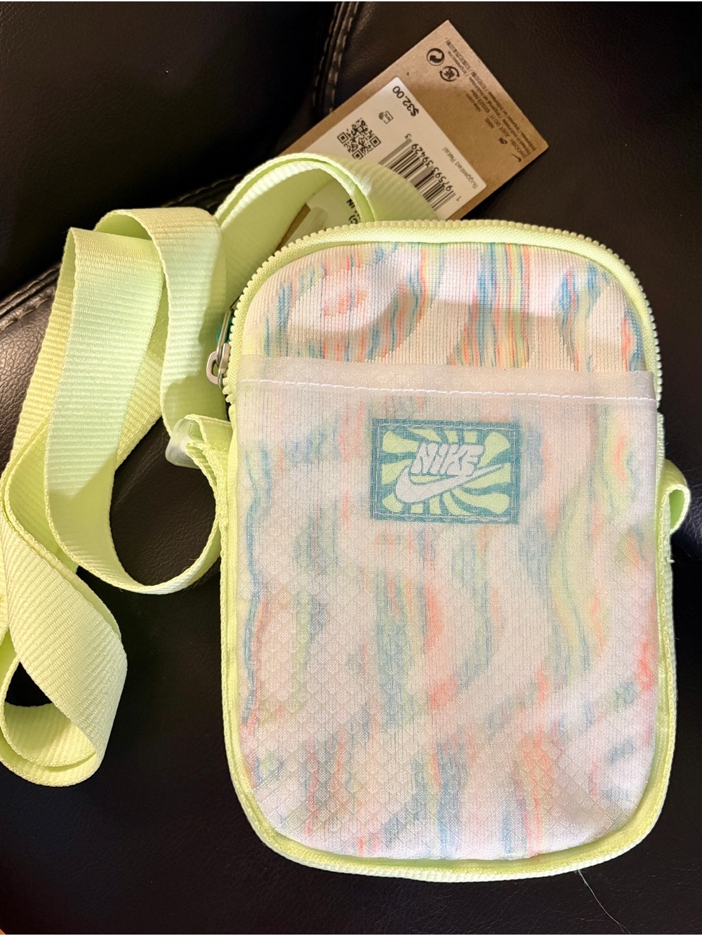 NWT - Nike Heritage Crossbody Bag (Small, 1L). Perfect for beach and adventures!